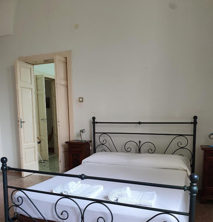 Villa Nel Salento - Ampie Camere E Giardino, Fino A 9 Persone Barbarano del Capo Exterior foto